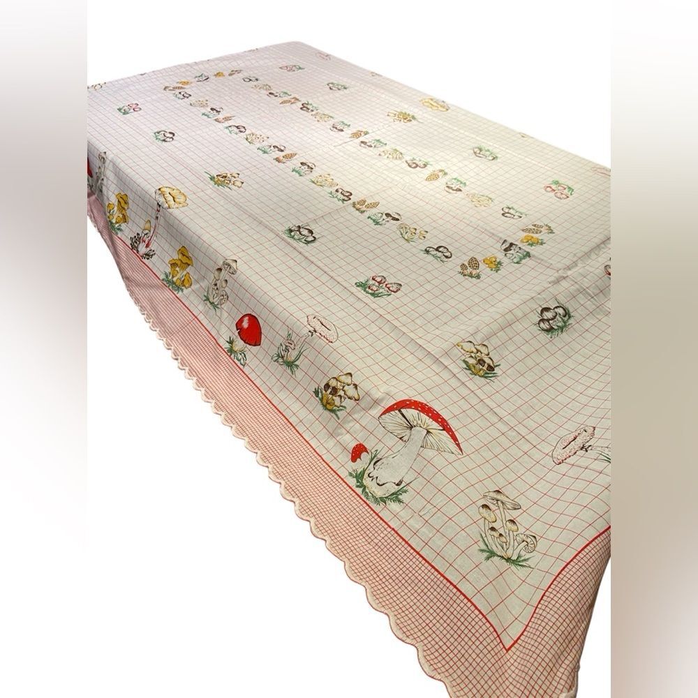 Vintage Mushroom Tablecloth Placemats Retro 70s Scalloped Grid Red Cap White
